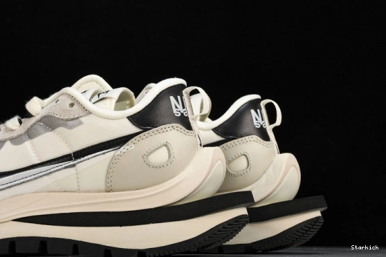 Vaporwaffle sacai Black White Nike DD1875-101 Grey 1113